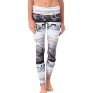 Onzie Leggings Yoga Mid Rise Full Length Arctic Marble Multi Print Graph…